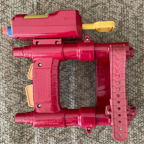 EXCLUSIVE Extendable Iron Man Blaster Armor Nerf Blaster w/ 4 Nerf Darts - Picture 3 of 5